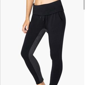 Beyond Yoga tonal block foldover “swegging”